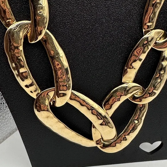 NWT Elegant Hammered Gold Chain Necklace retails $40 - Picture 4 of 7